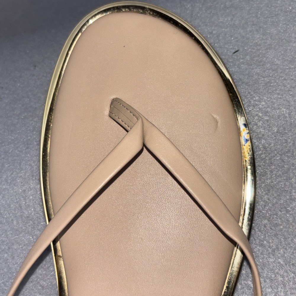 Dolce Vita Nude Thong T Strap Leather Flip Flops Gold Trim Women's 8.5 EC - Picture 11 of 16
